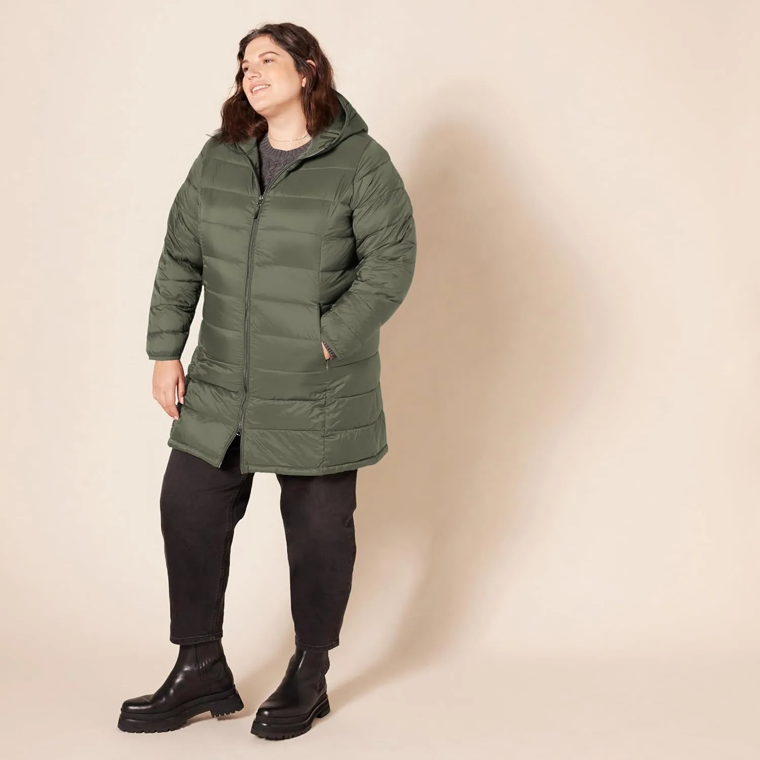Amazon Essentials Women's Regular-Fit Lightweight Water-Resistant Packable Hooded Puffer Coat (Available in Plus Size)