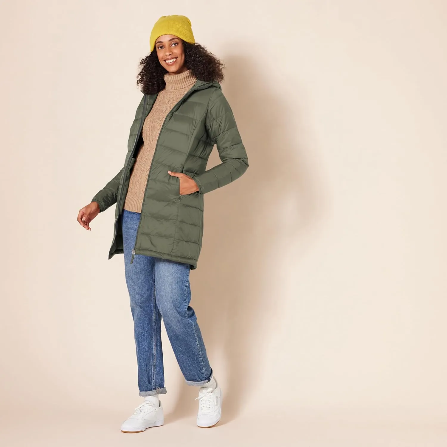 Amazon Essentials Women's Regular-Fit Lightweight Water-Resistant Packable Hooded Puffer Coat (Available in Plus Size)