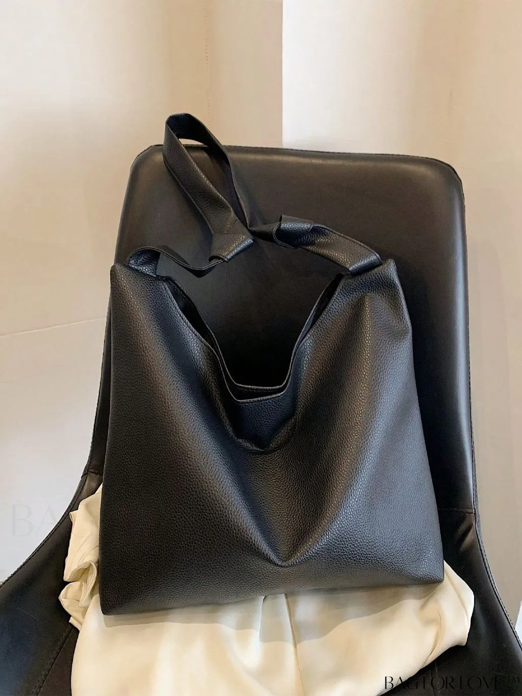 BagForLove - Black Hobo Bag: Sleek, Spacious, and Stylish