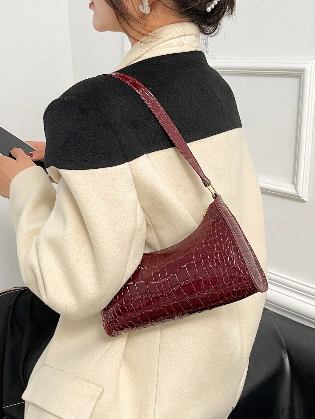 BagForLove - Croc Embossed Baguette Bag: Sleek and Minimalistic Design