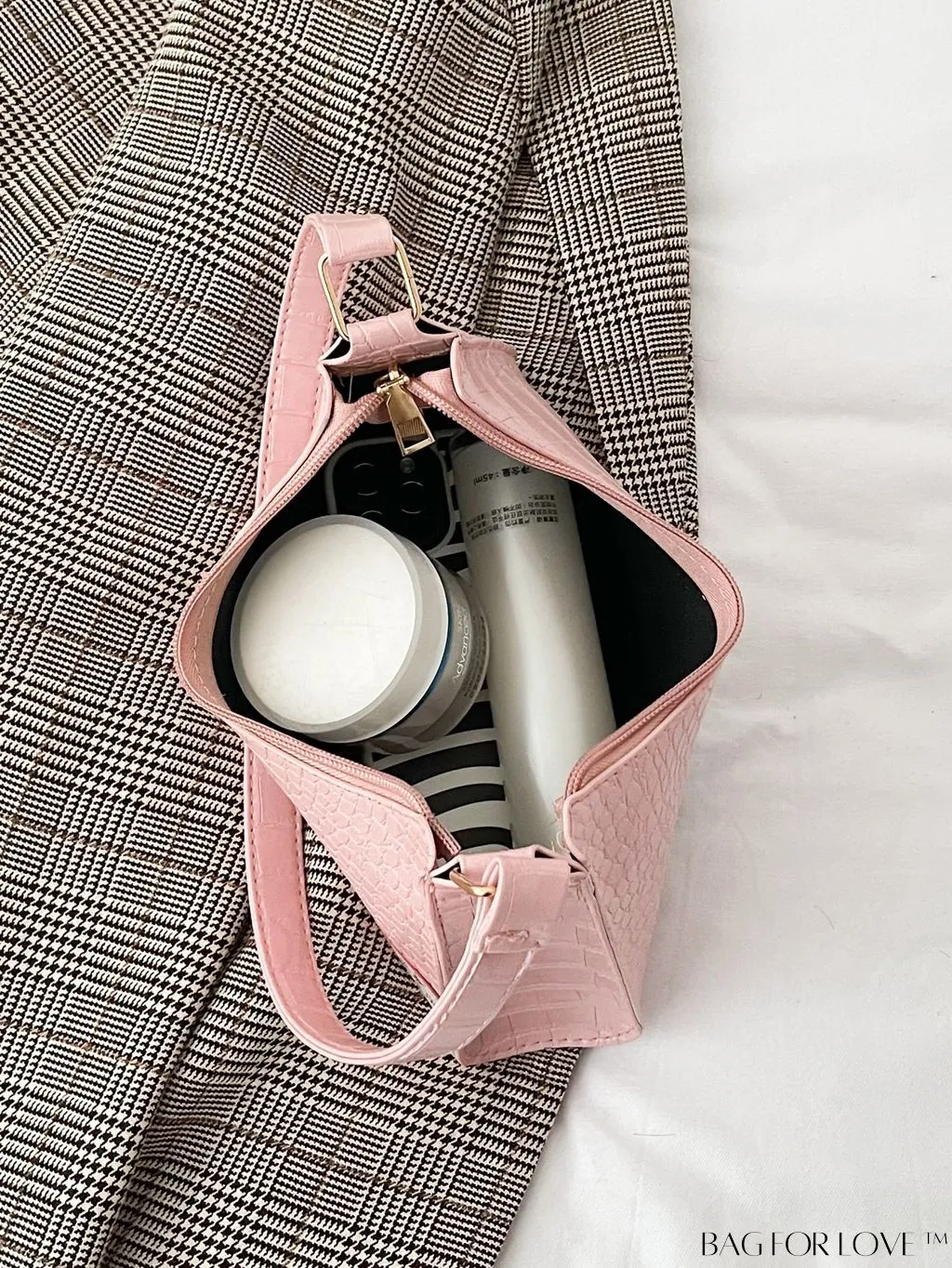 BagForLove - Croc Embossed Baguette Bag: Sleek and Minimalistic Design