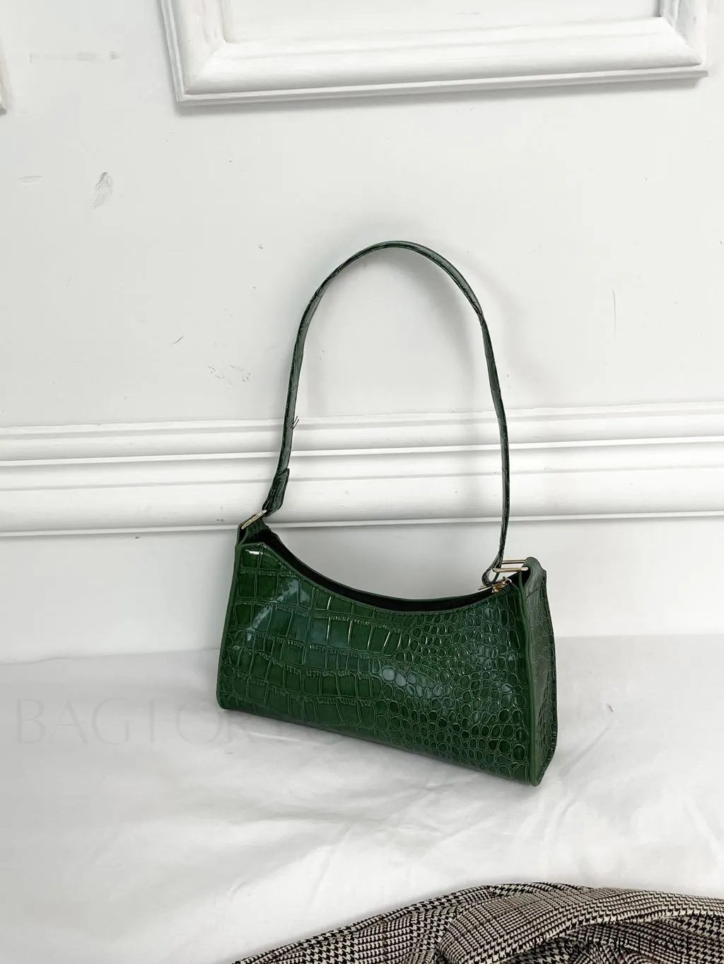 BagForLove - Croc Embossed Baguette Bag: Sleek and Minimalistic Design
