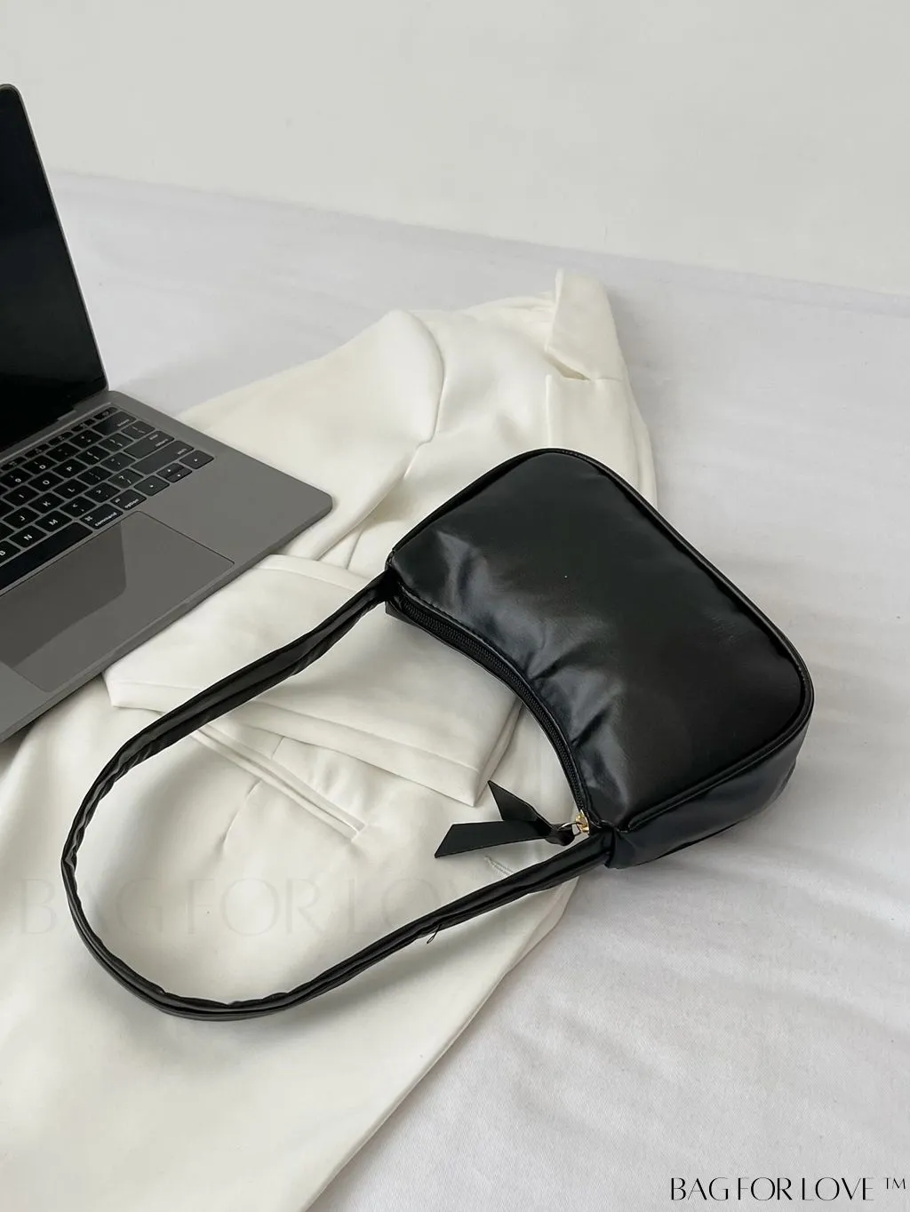 BagForLove - Sleek Shoulder Bag: A Minimalist Essential