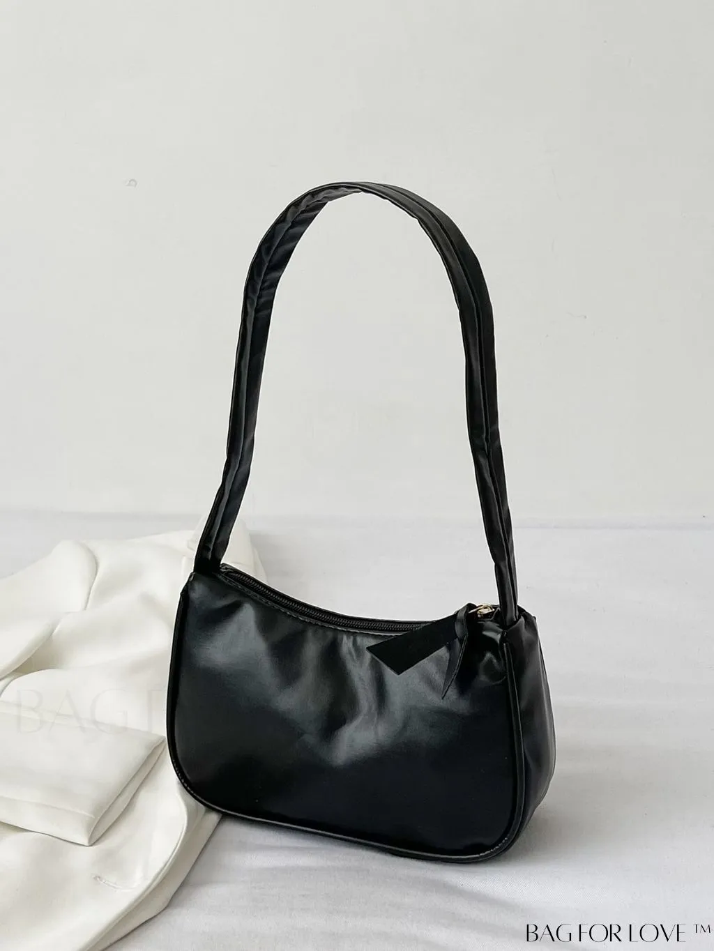 BagForLove - Sleek Shoulder Bag: A Minimalist Essential