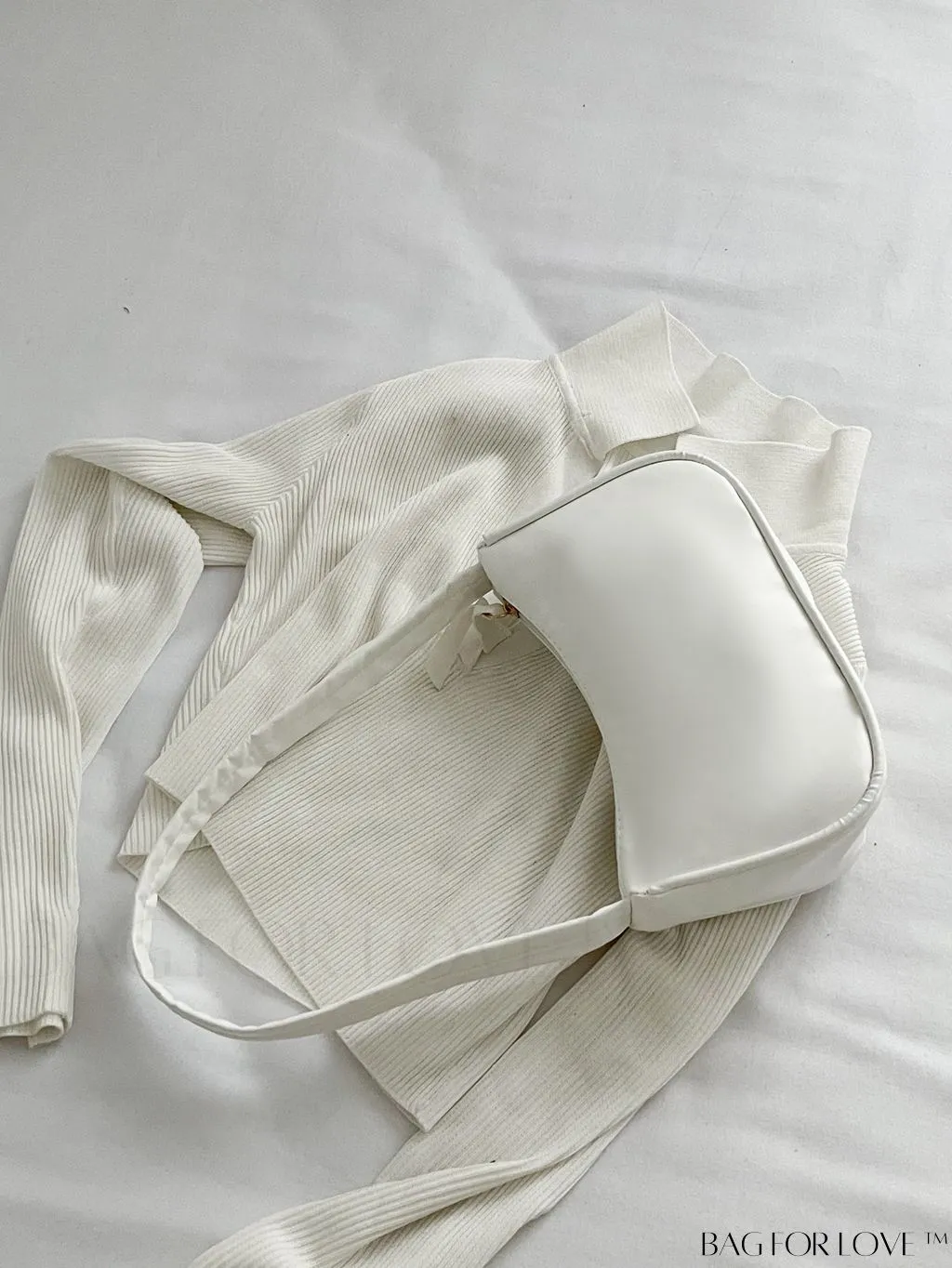 BagForLove - Sleek Shoulder Bag: A Minimalist Essential