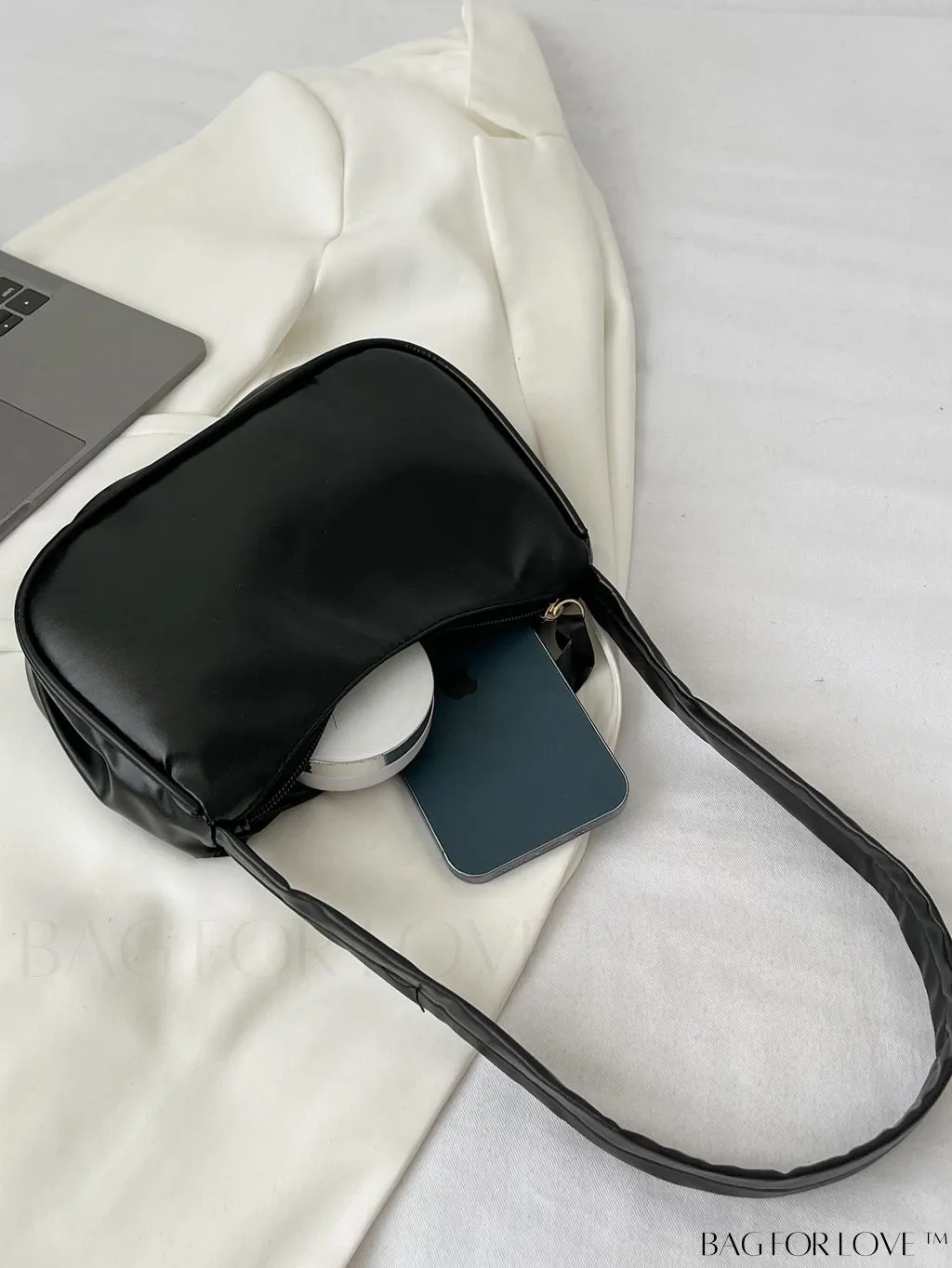 BagForLove - Sleek Shoulder Bag: A Minimalist Essential