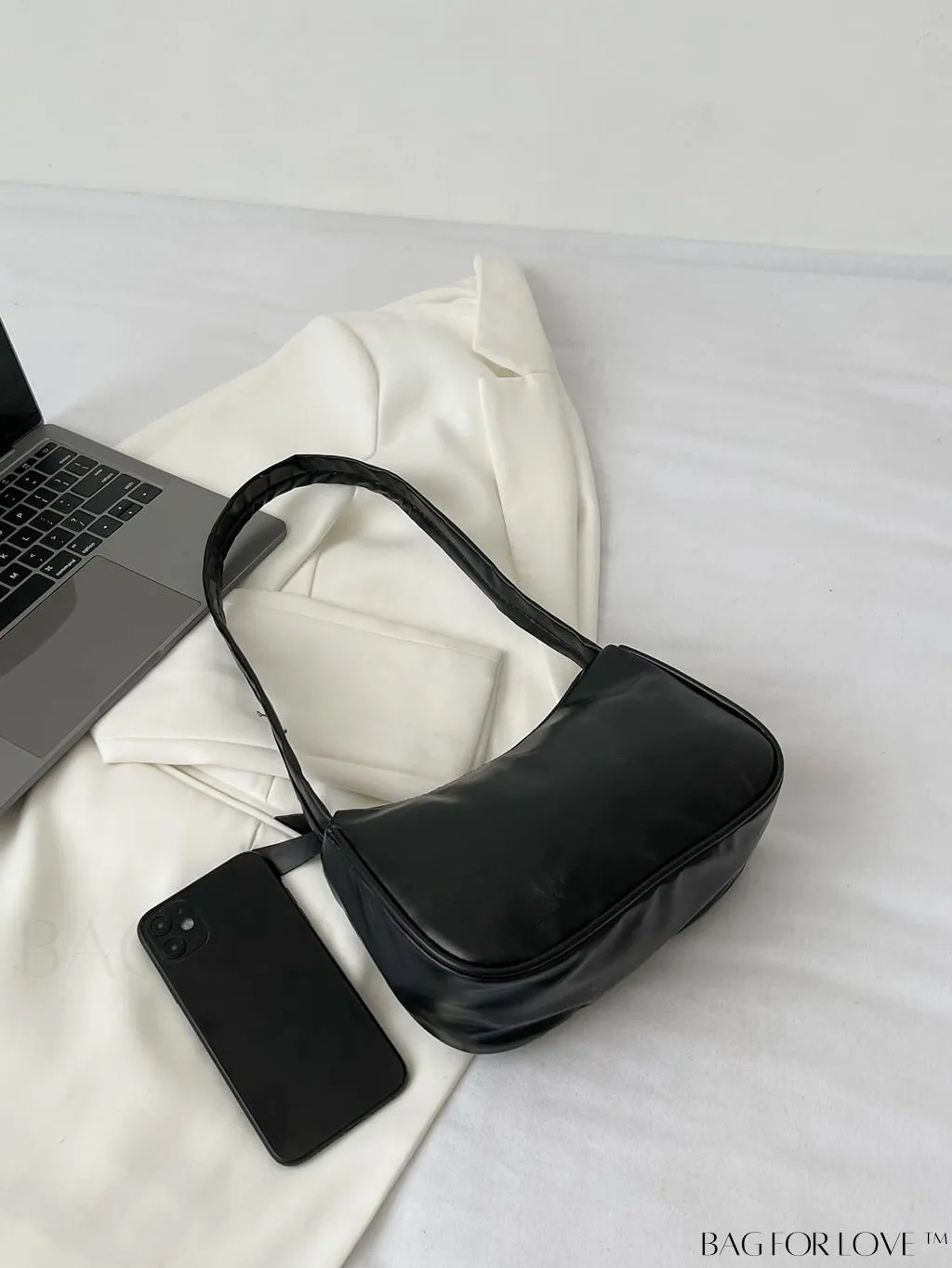 BagForLove - Sleek Shoulder Bag: A Minimalist Essential