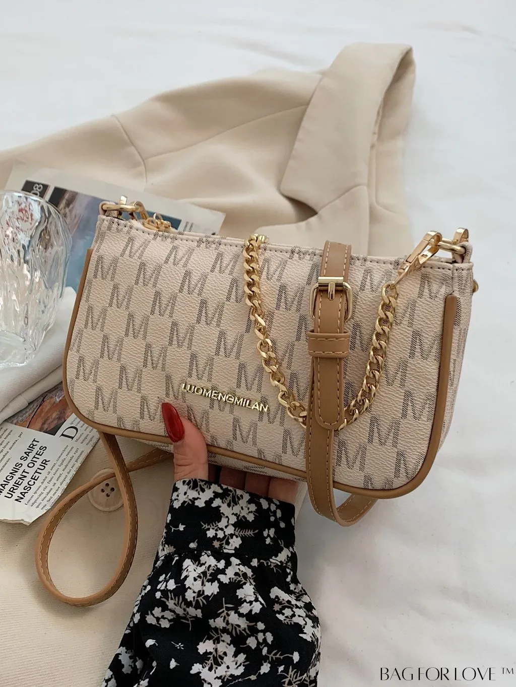 BagForLove - Sleek Slogan Baguette Bag: Effortlessly Stylish and Trend-Setting!