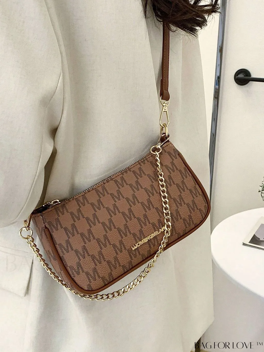 BagForLove - Sleek Slogan Baguette Bag: Effortlessly Stylish and Trend-Setting!