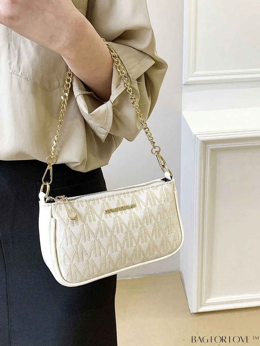 BagForLove - Sleek Slogan Baguette Bag: Effortlessly Stylish and Trend-Setting!