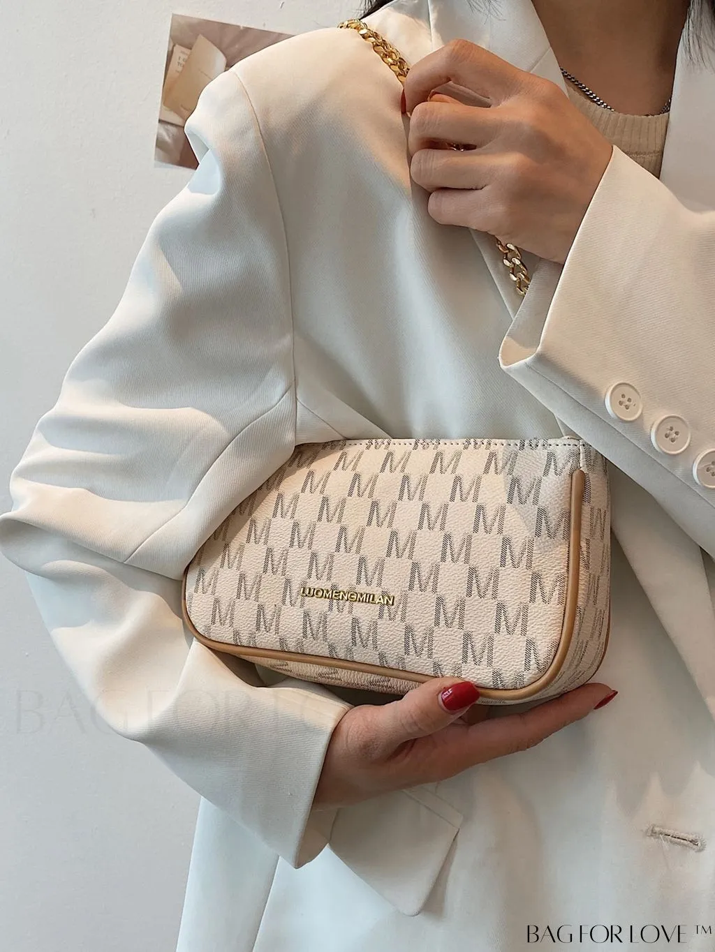 BagForLove - Sleek Slogan Baguette Bag: Effortlessly Stylish and Trend-Setting!