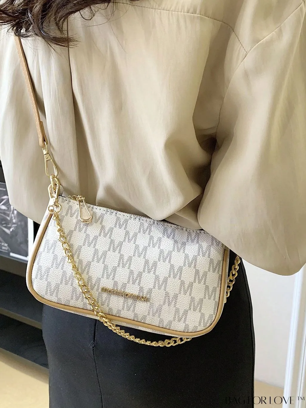 BagForLove - Sleek Slogan Baguette Bag: Effortlessly Stylish and Trend-Setting!