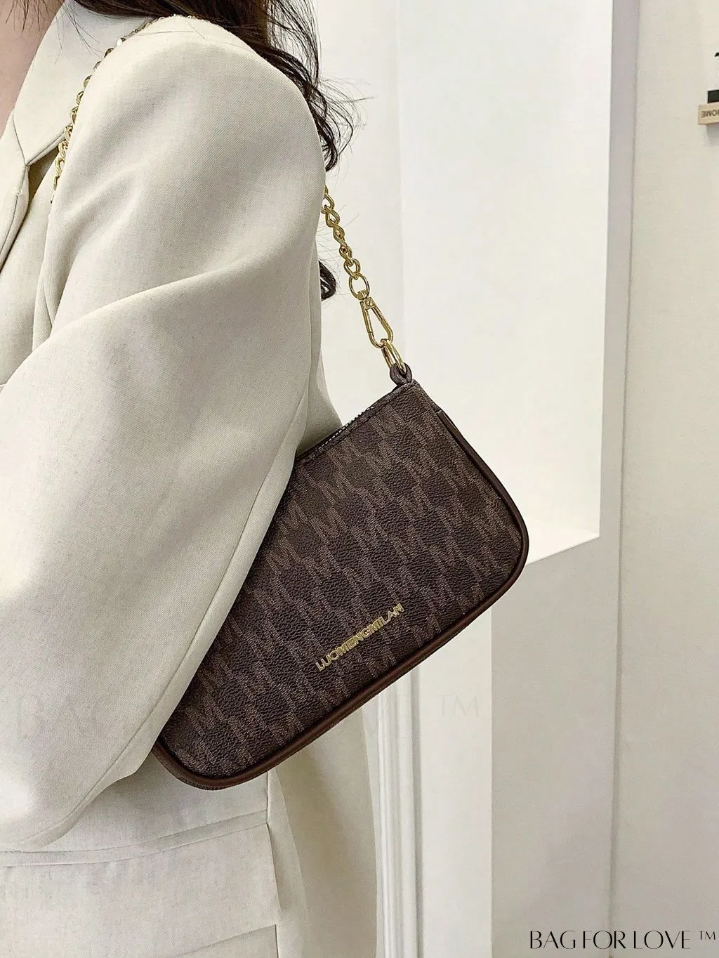BagForLove - Sleek Slogan Baguette Bag: Effortlessly Stylish and Trend-Setting!