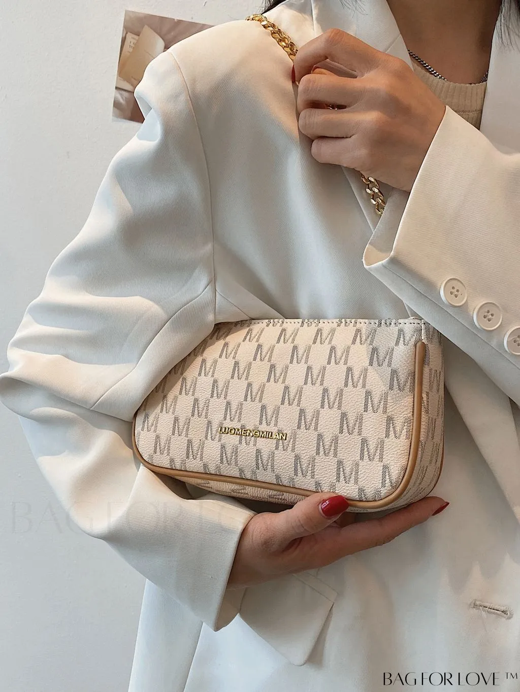 BagForLove - Sleek Slogan Baguette Bag: Effortlessly Stylish and Trend-Setting!