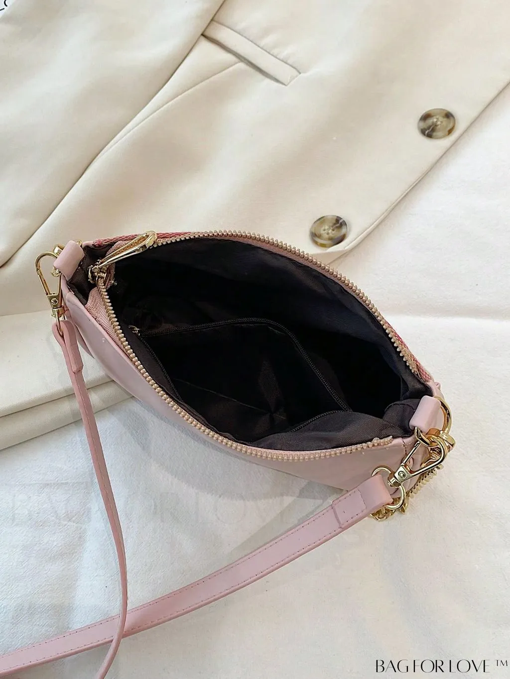BagForLove - Sleek Slogan Baguette Bag: Effortlessly Stylish and Trend-Setting!