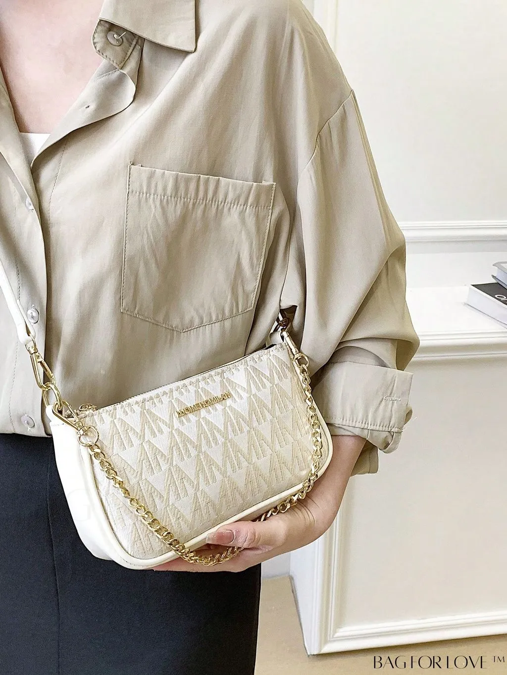 BagForLove - Sleek Slogan Baguette Bag: Effortlessly Stylish and Trend-Setting!