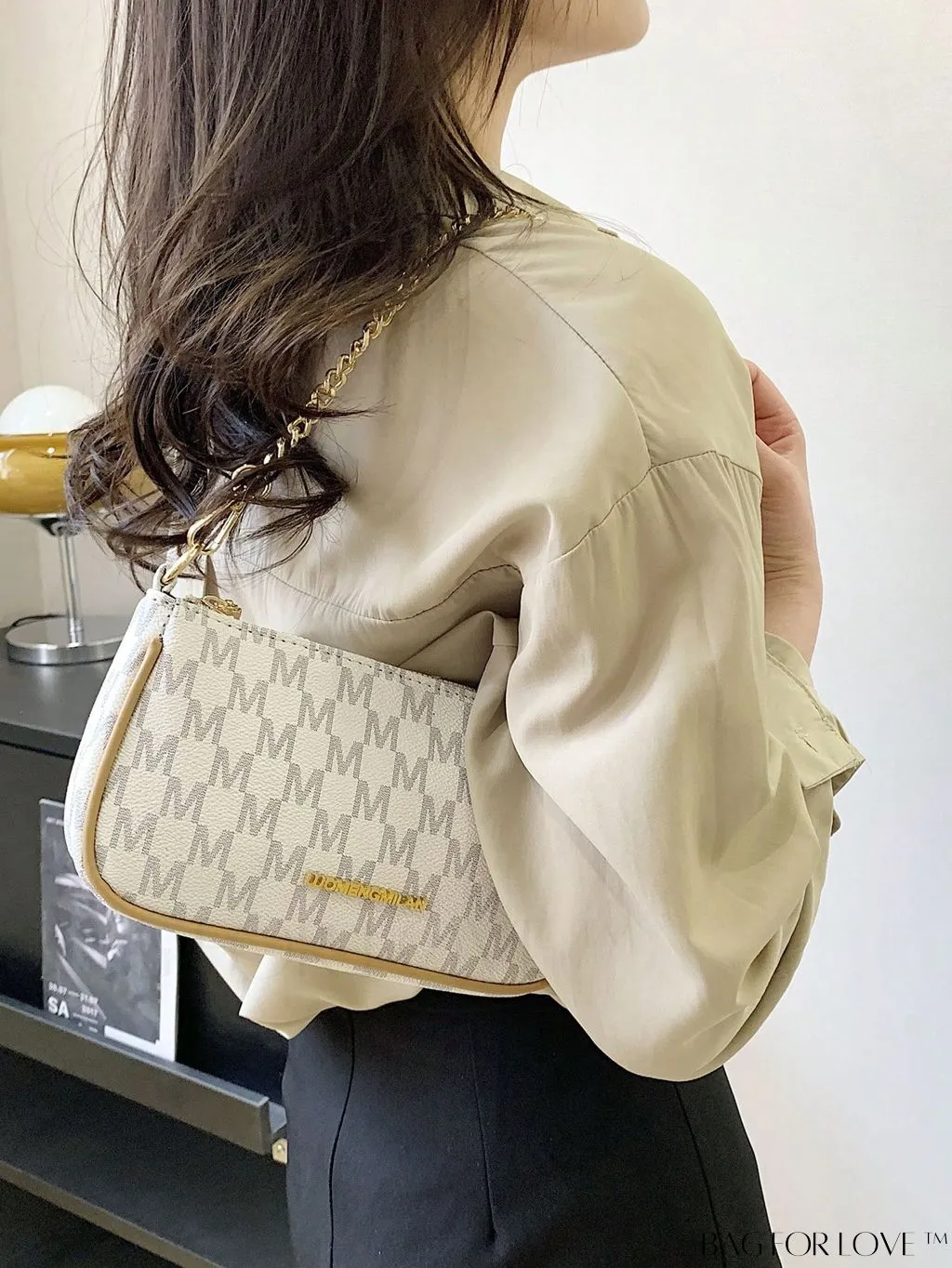 BagForLove - Sleek Slogan Baguette Bag: Effortlessly Stylish and Trend-Setting!