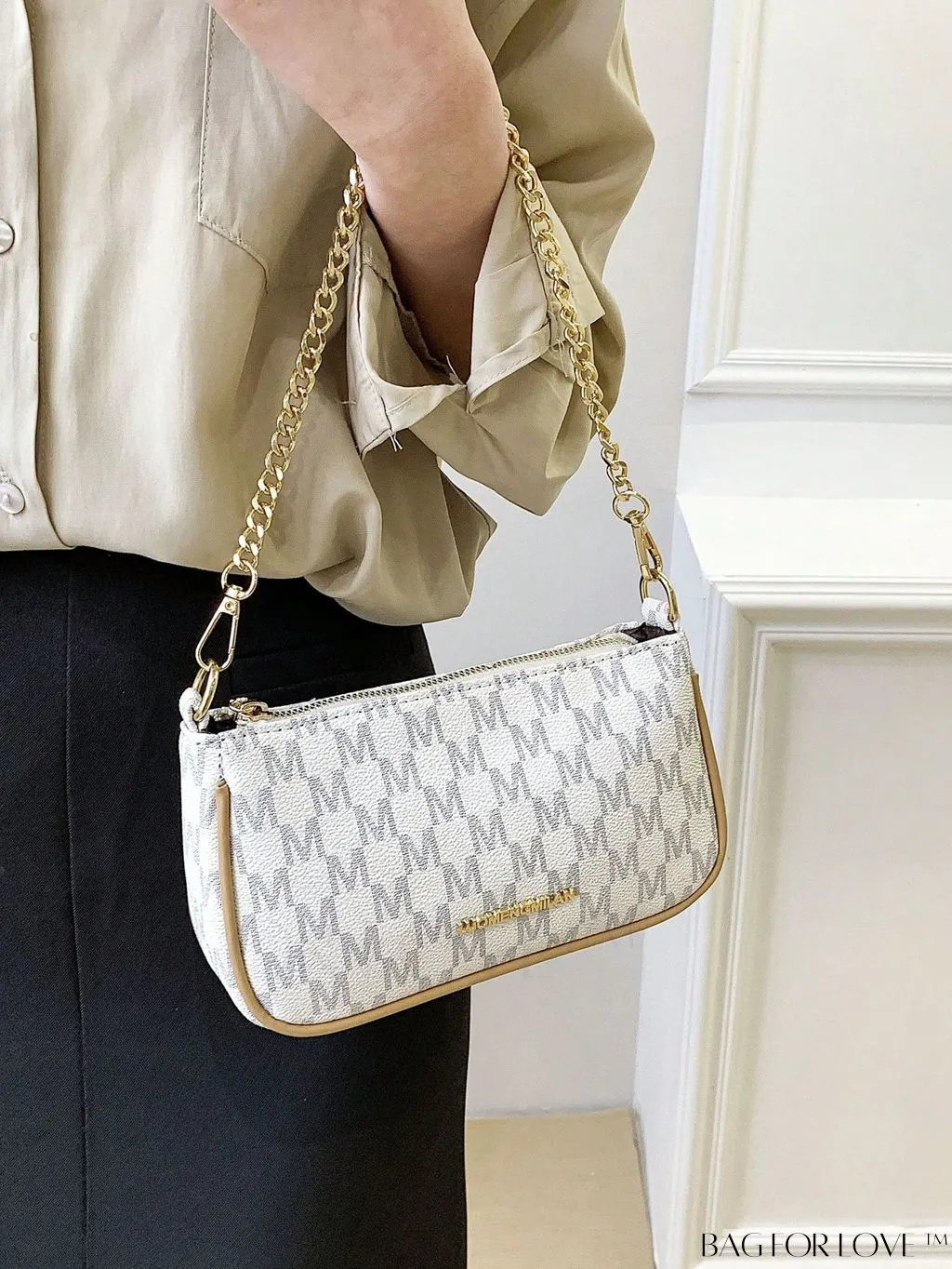 BagForLove - Sleek Slogan Baguette Bag: Effortlessly Stylish and Trend-Setting!