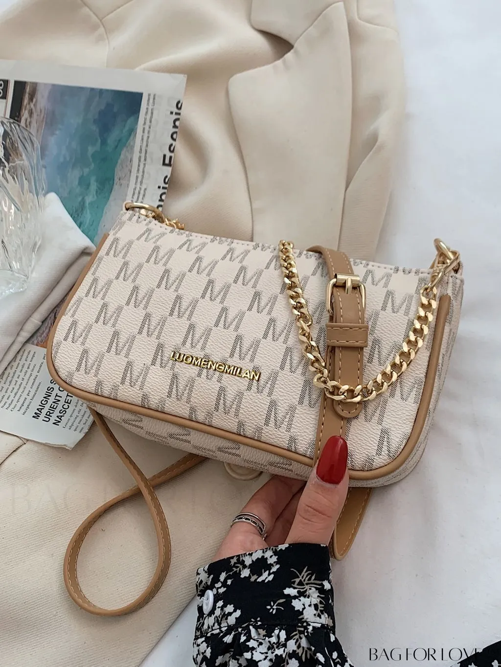 BagForLove - Sleek Slogan Baguette Bag: Effortlessly Stylish and Trend-Setting!
