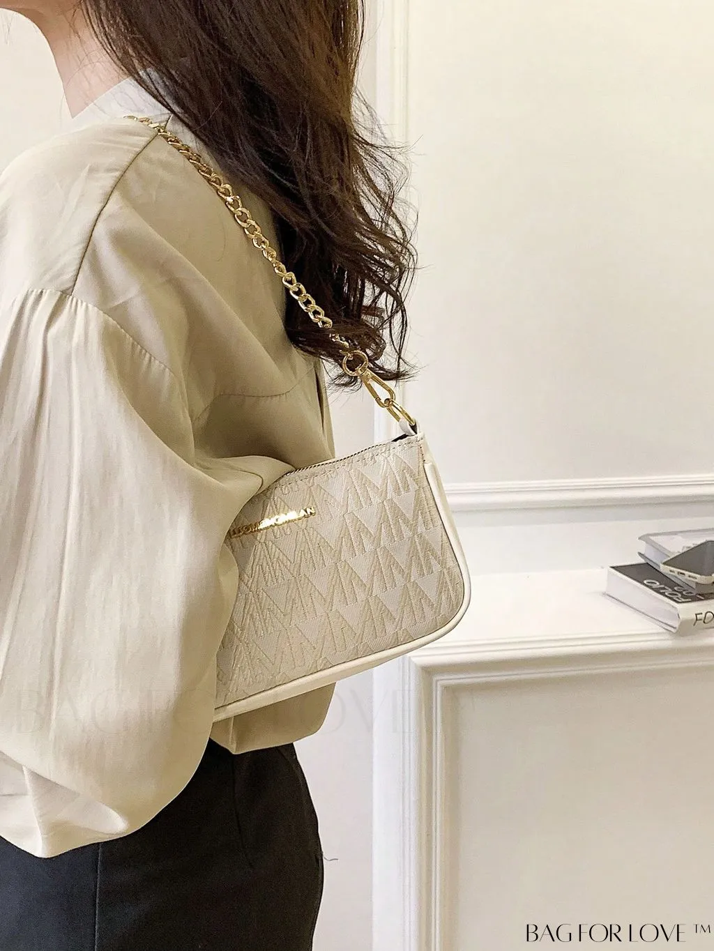BagForLove - Sleek Slogan Baguette Bag: Effortlessly Stylish and Trend-Setting!