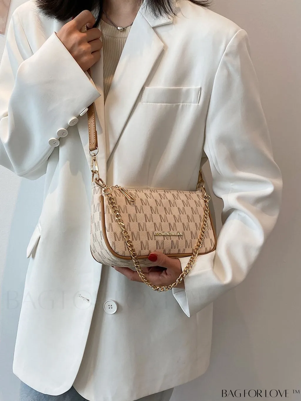 BagForLove - Sleek Slogan Baguette Bag: Effortlessly Stylish and Trend-Setting!