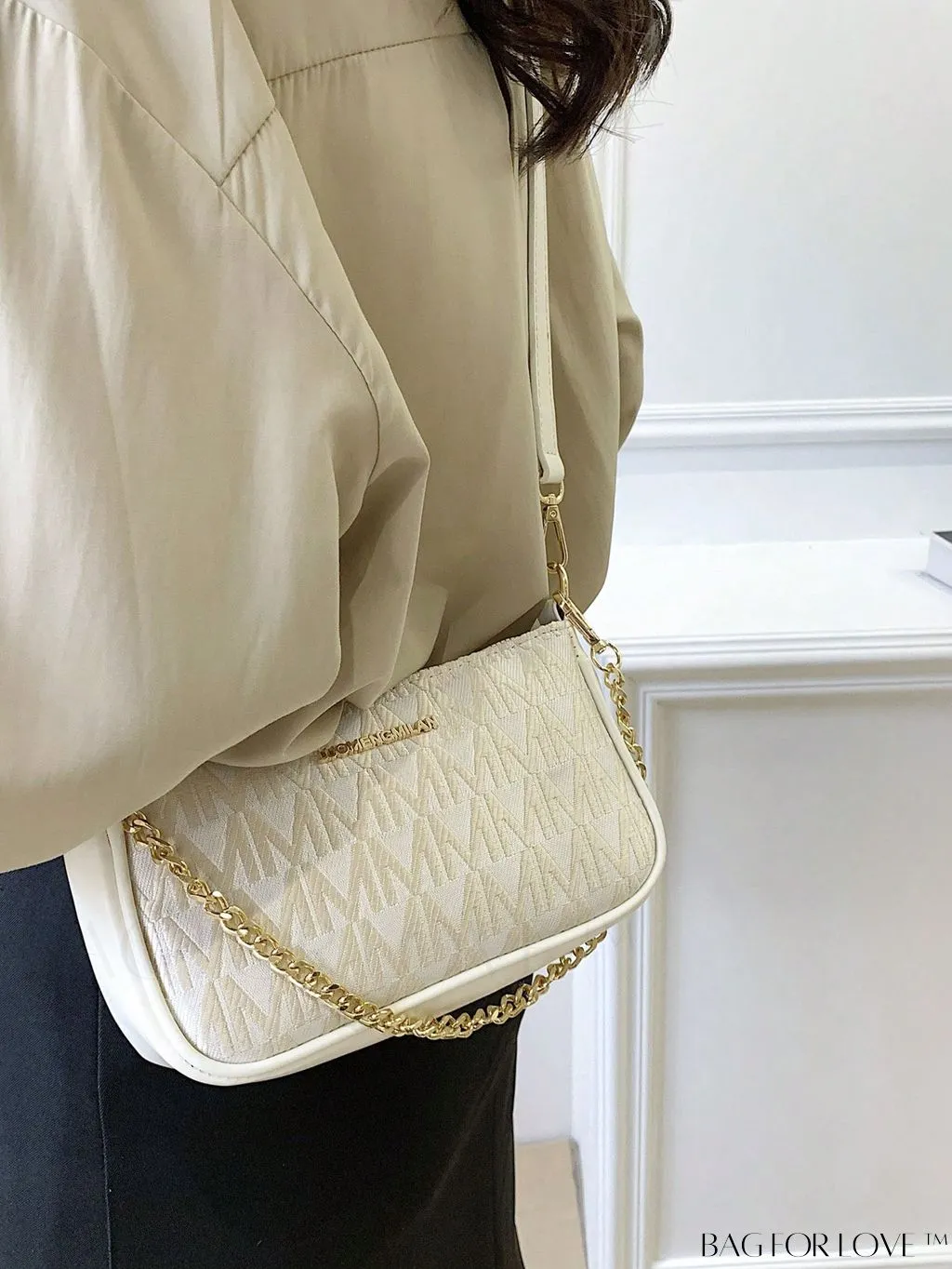 BagForLove - Sleek Slogan Baguette Bag: Effortlessly Stylish and Trend-Setting!