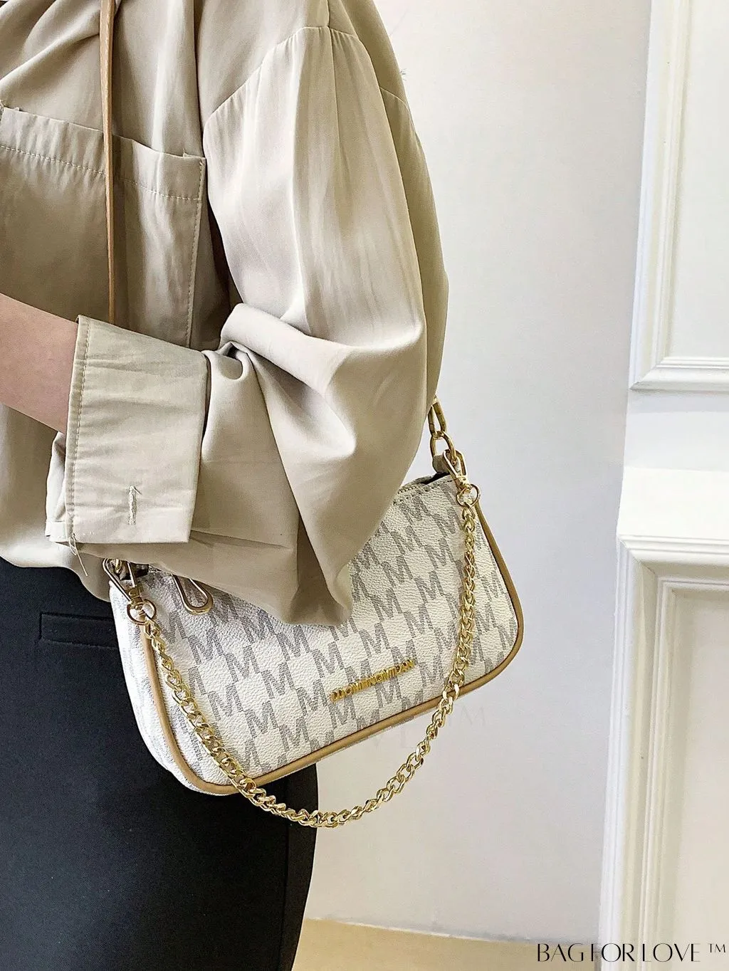 BagForLove - Sleek Slogan Baguette Bag: Effortlessly Stylish and Trend-Setting!