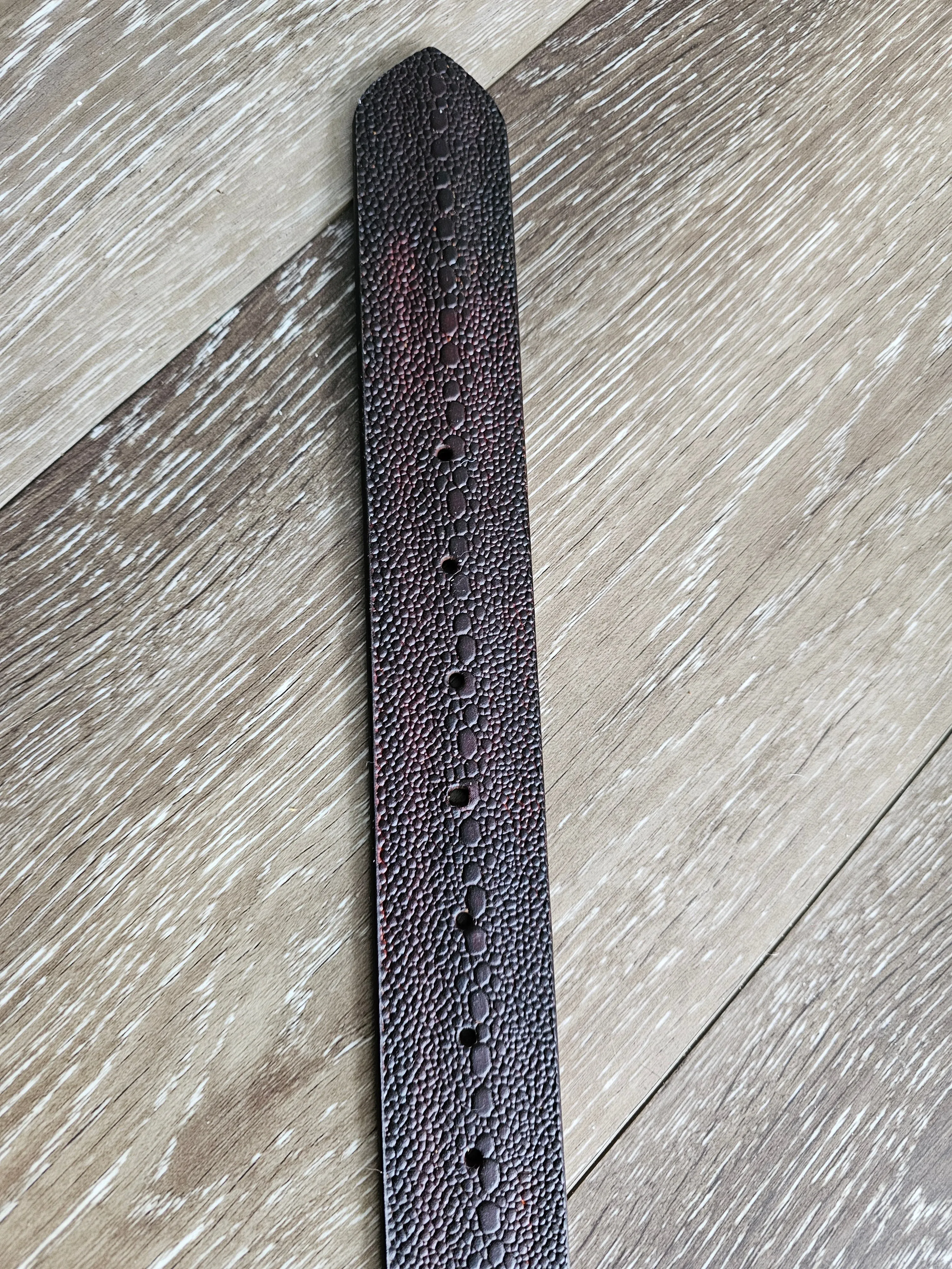 BELT LUXURY.  SOLID BRASS BUCKLE     EMBOSSED DARK REPTILE