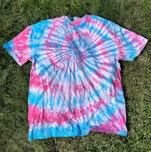 Blank Tie Dye Top in Slushee Swirl