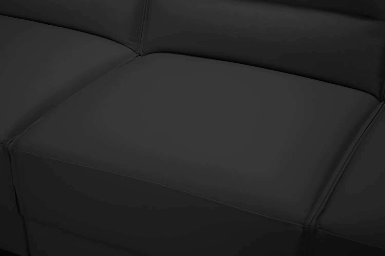 Citadel 3-Piece Left-Facing Top-Grain Genuine Leather Sectional with Wood Legs - Black | Sofa sectionnel de gauche Citadel 3 pièces en cuir véritable de qualité supérieure avec pattes en bois - noir