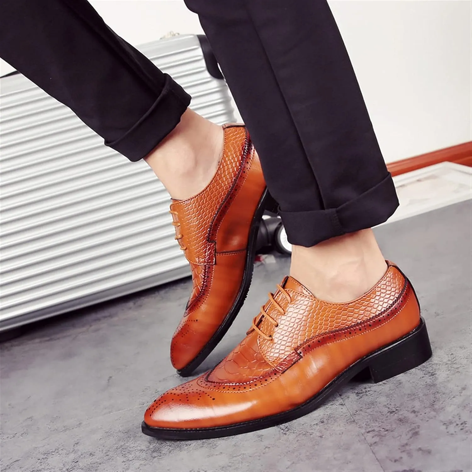 Dress Oxford Shoes for Men Lace Up Brogue Embossed Crocodile Embossed Leather Low Top Rubber Sole Slip Resistant Anti-Slip Block Heel Party Suitable for Many Occasions.