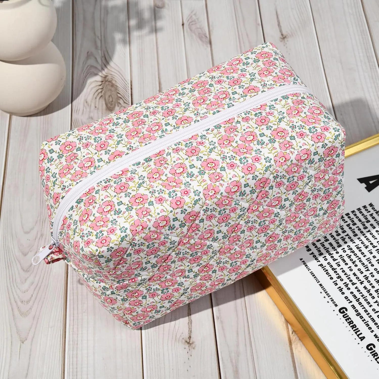 Floral Makeup Bag Quilted Cosmetic Bag Cute Puffy Coquette Makeup pouch Aesthetic Large Travel Toiletry Bag Organizer cotton Makeup Brushes Storage Bag for Women