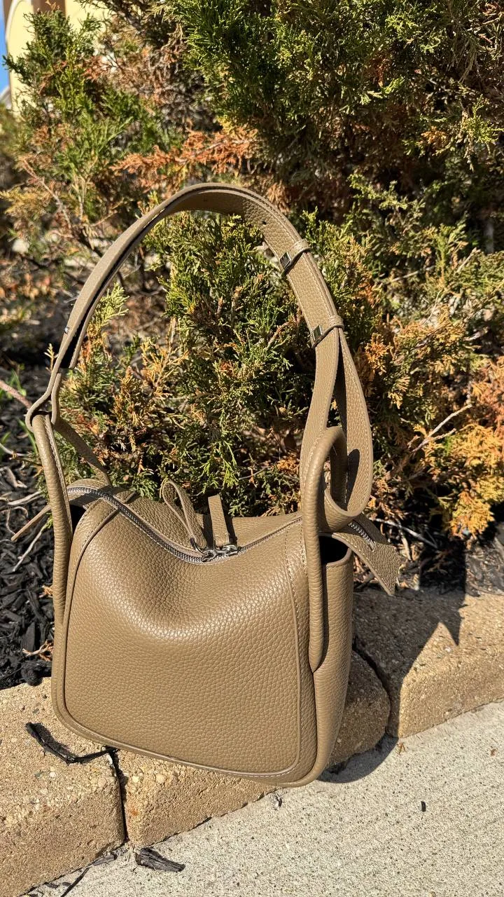 FormaLux | Premium Pebbled Leather Shoulder Bag
