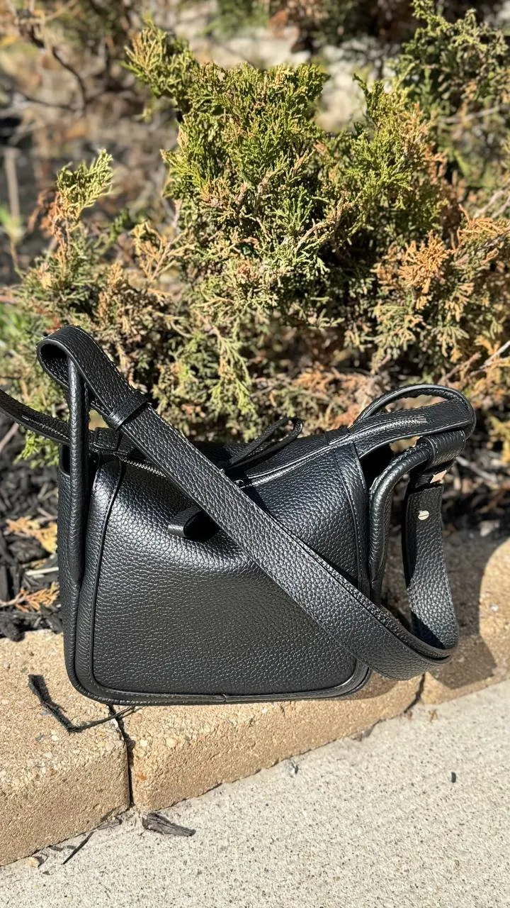 FormaLux | Premium Pebbled Leather Shoulder Bag
