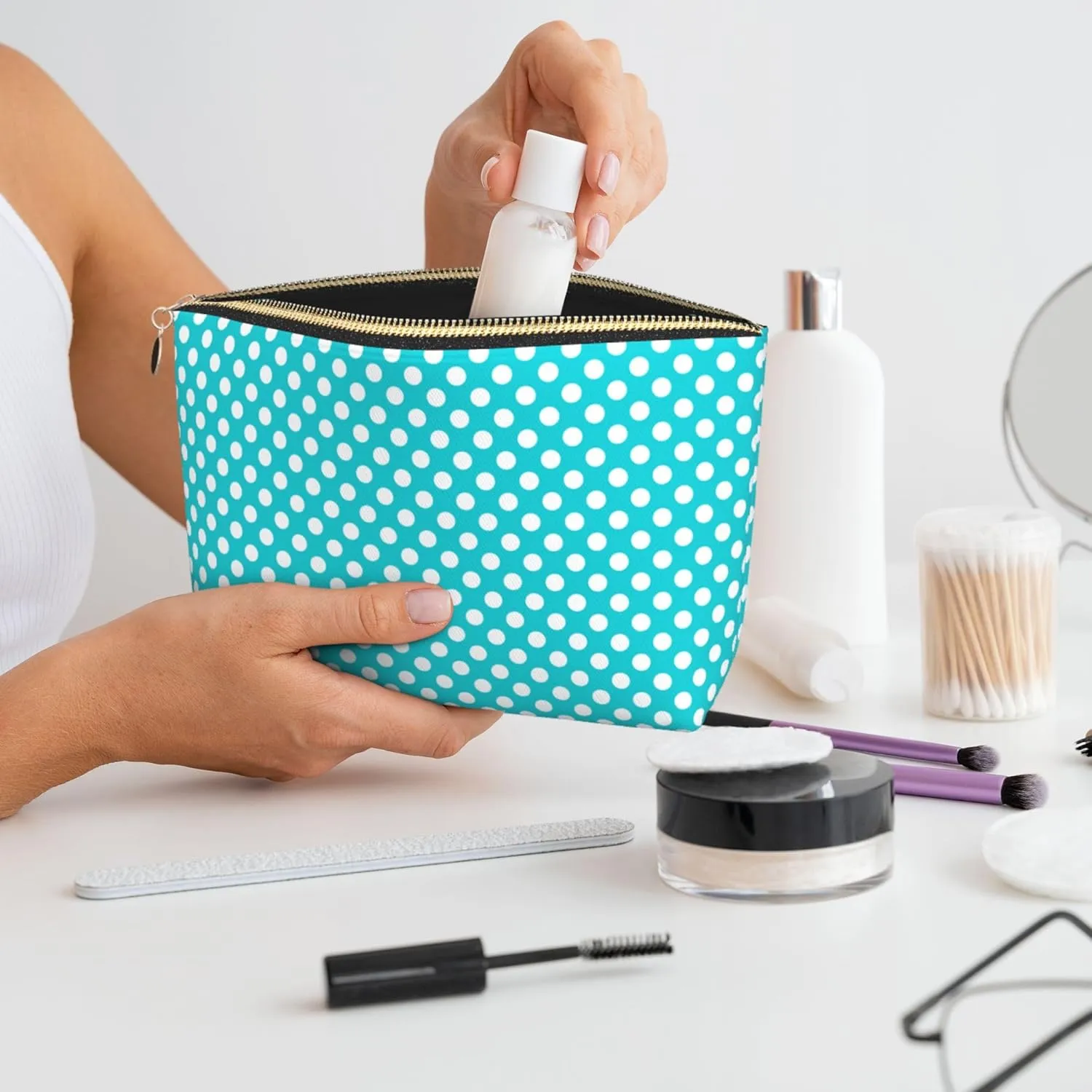 Green and White Polka Dot Cosmetic Bags, Leather Small Makeup Beauty Bag with Golden Zipper, Waterproof Portable Mini Travel Toiletry Pouch Case for Women and Girls