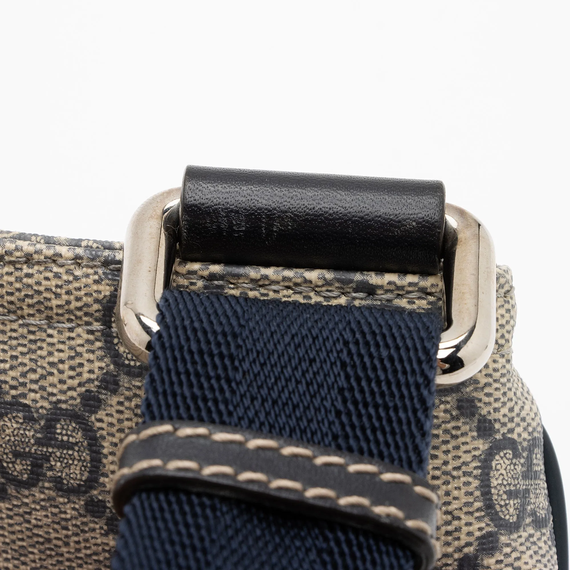 Gucci GG Canvas Flat Messenger Bag (SHF-KV7N6r)