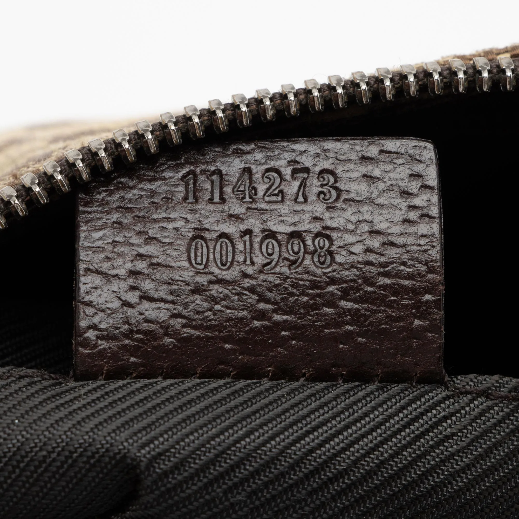 Gucci GG Canvas Medium Messenger Bag (SHF-xVfo2X)