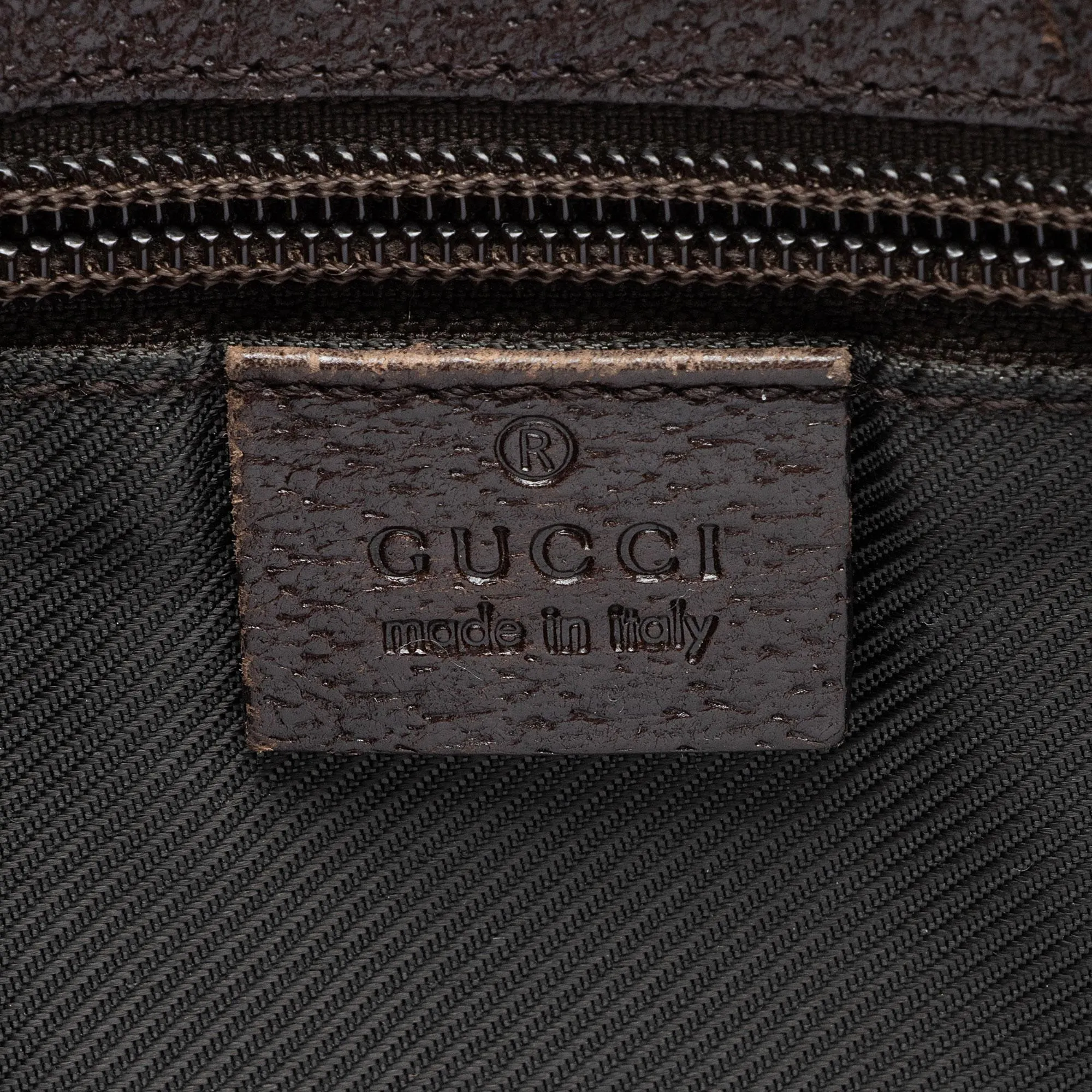Gucci GG Canvas Medium Messenger Bag (SHF-xVfo2X)