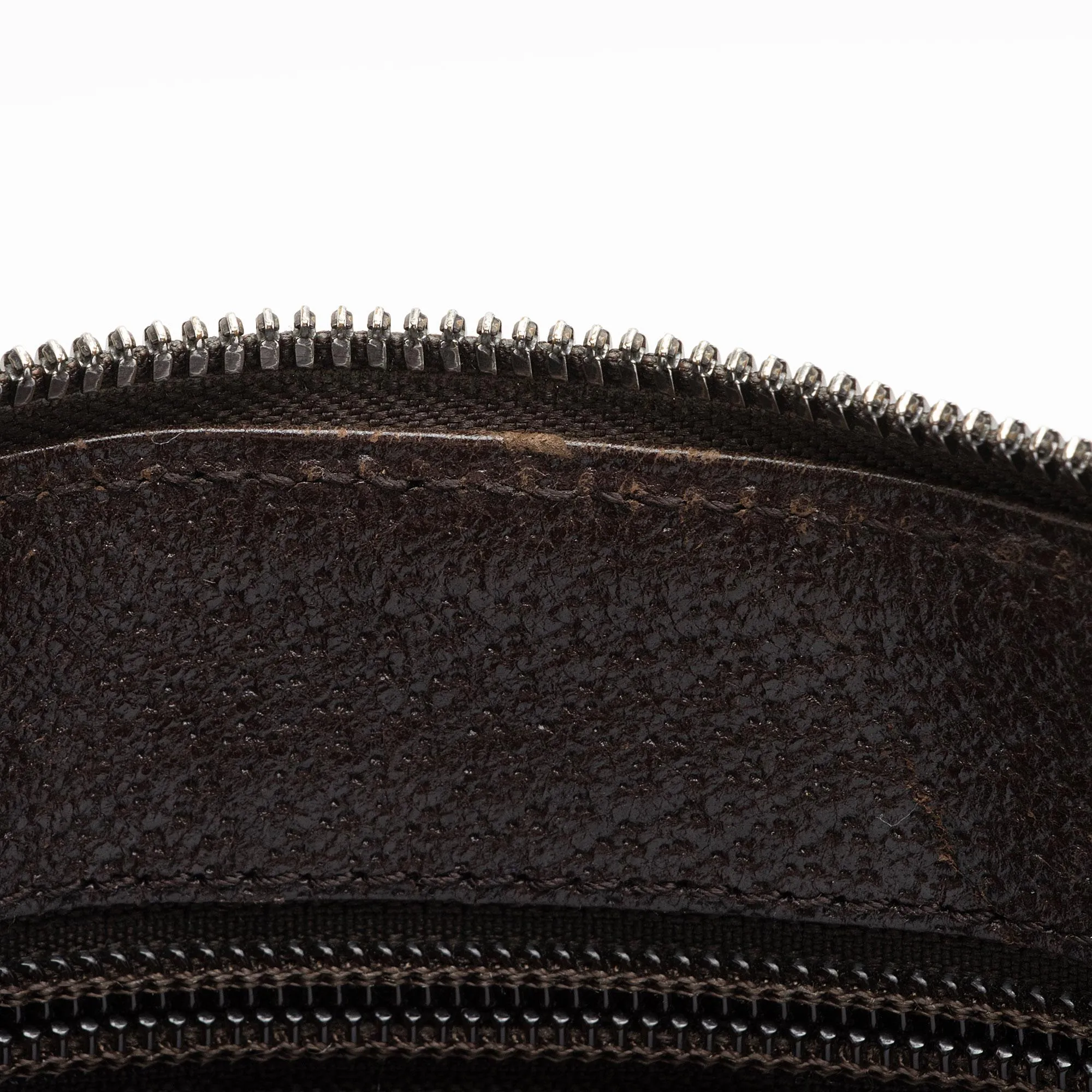 Gucci GG Canvas Medium Messenger Bag (SHF-xVfo2X)