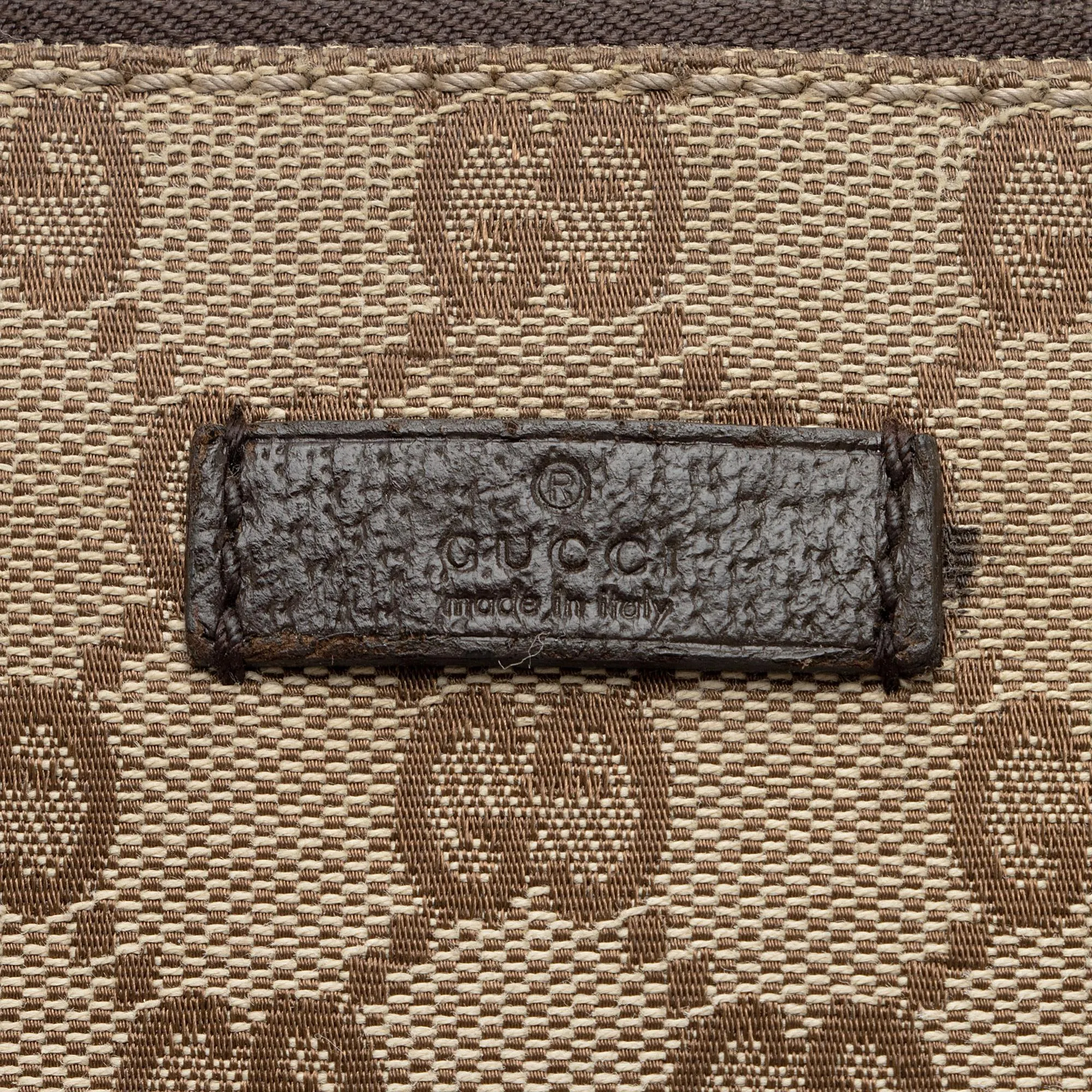 Gucci GG Canvas Medium Messenger Bag (SHF-xVfo2X)
