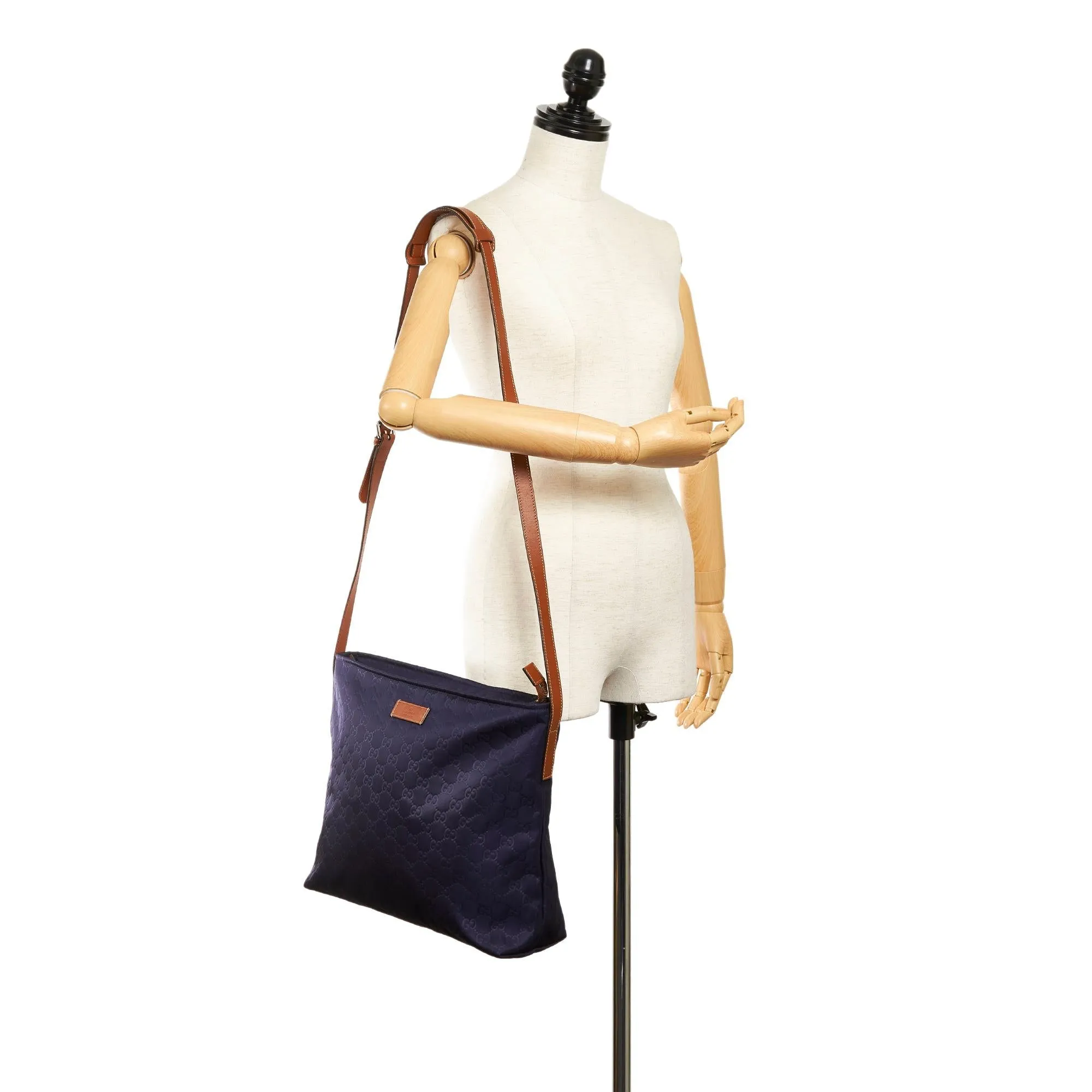 Gucci GG Nylon Crossbody Bag (SHG-31121)