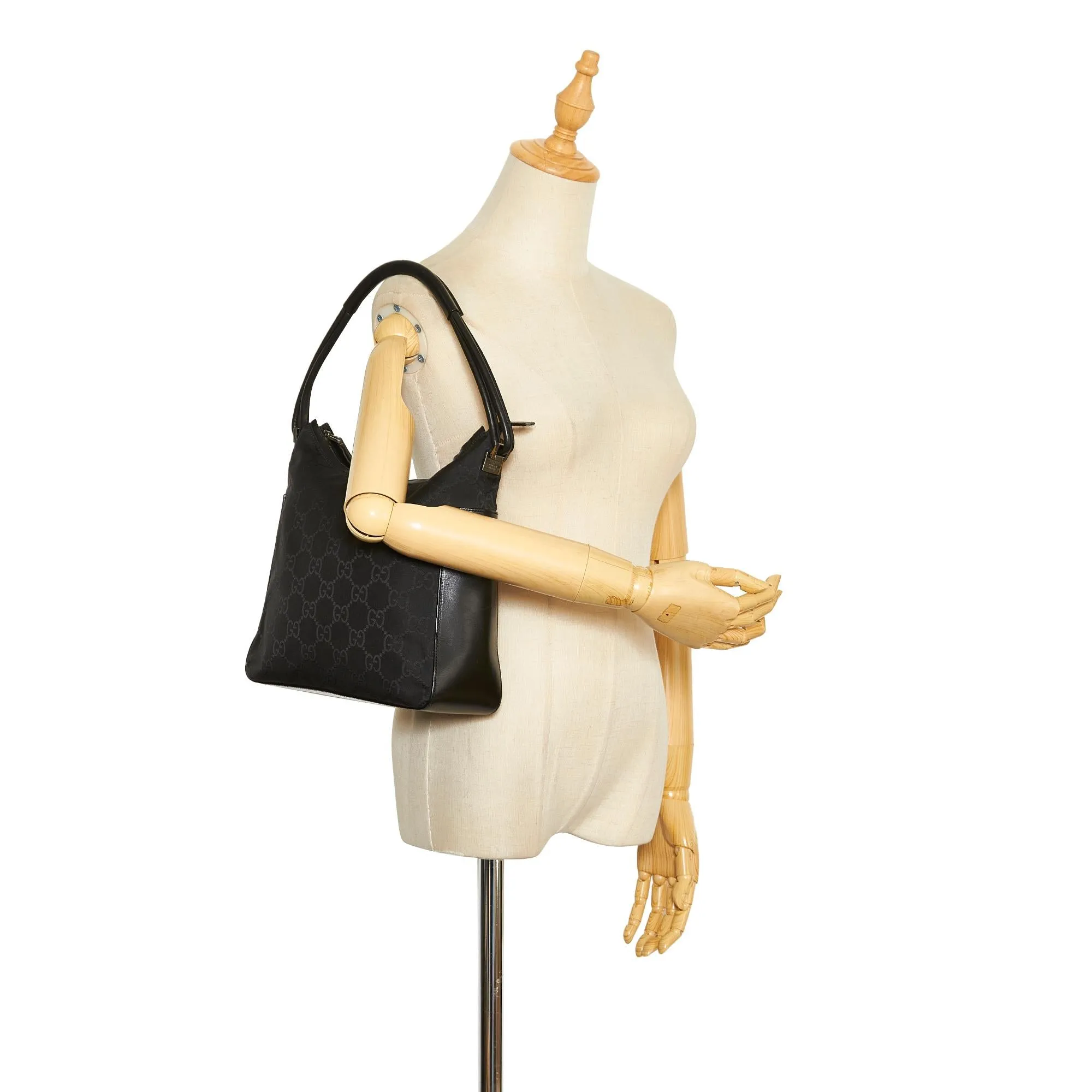 Gucci GG Nylon Shoulder Bag (SHG-w7Iys7)