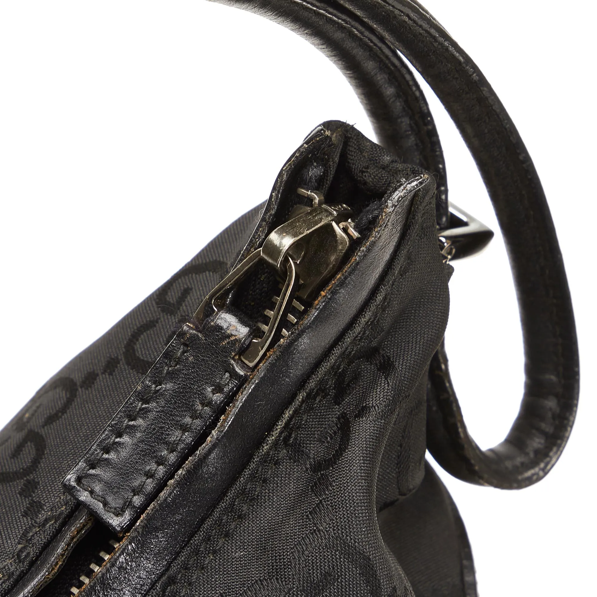 Gucci GG Nylon Shoulder Bag (SHG-w7Iys7)