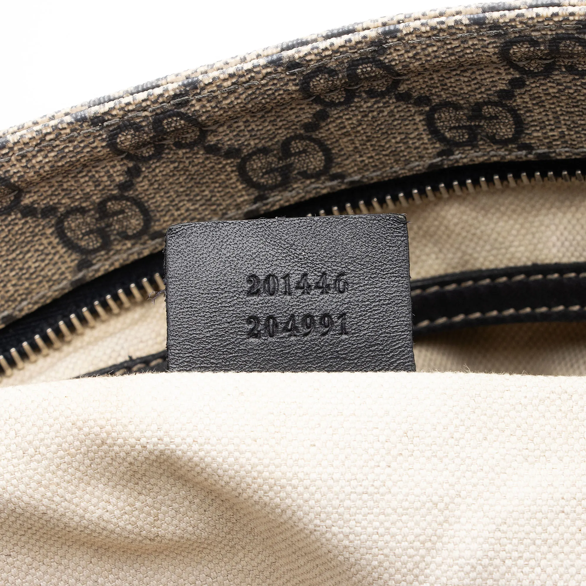 Gucci GG Supreme Classic Flat Medium Messenger Bag (SHF-rHNsr9)