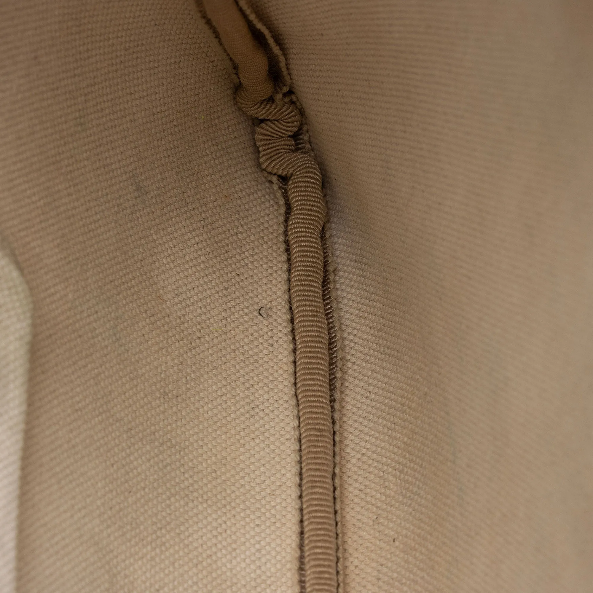 Gucci GG Supreme Classic Flat Medium Messenger Bag (SHF-rHNsr9)