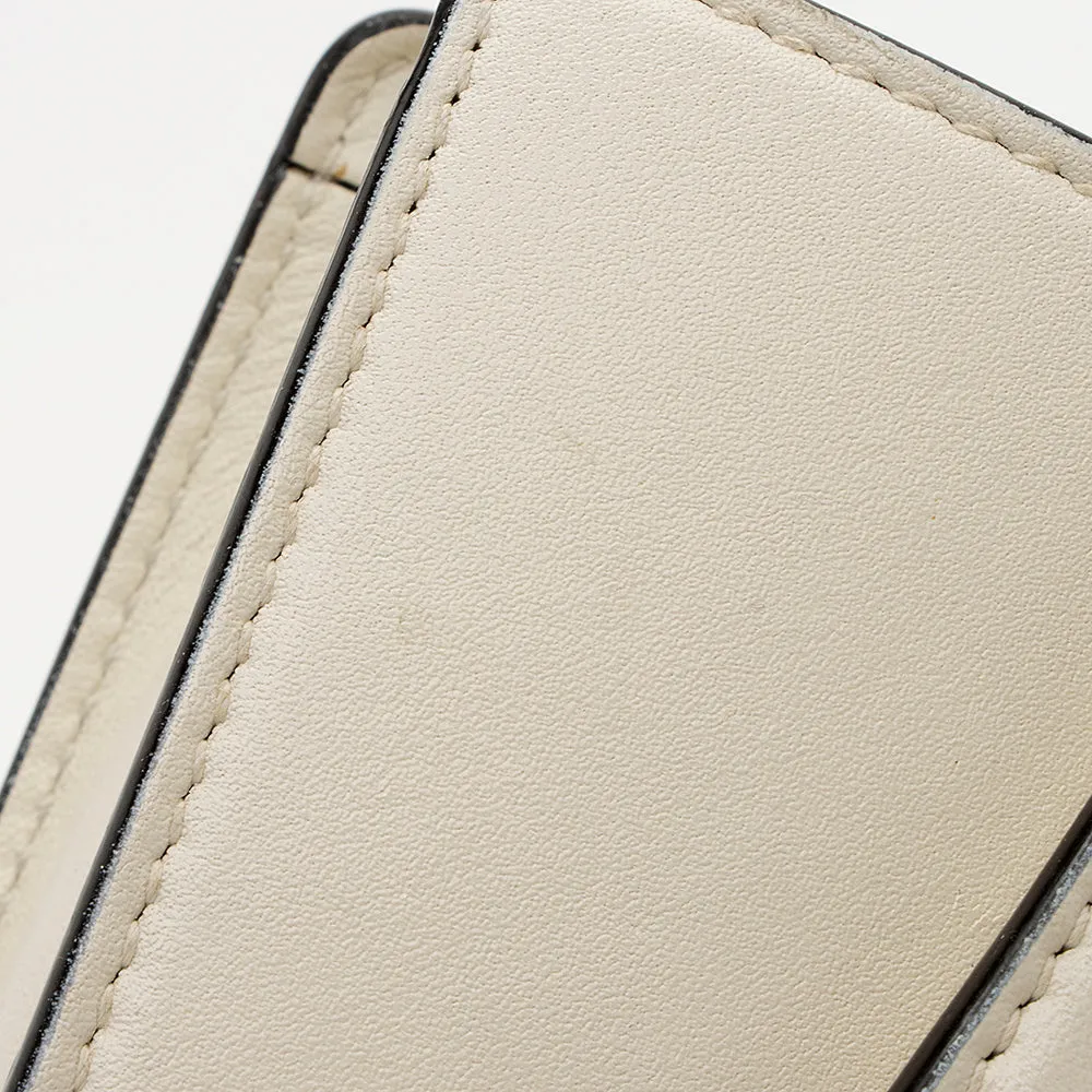 Gucci Leather Sylvie Super Mini Bag (SHF-19428)