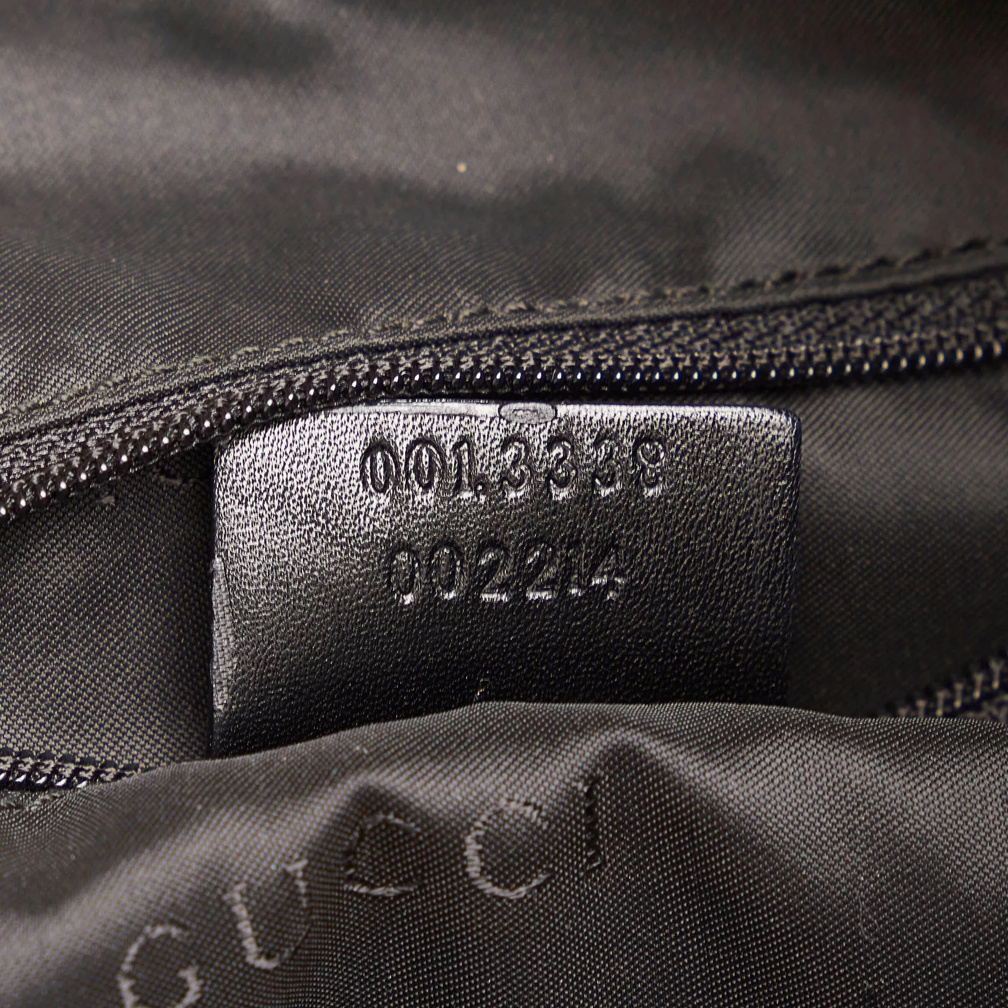 Gucci Nylon Shoulder Bag (SHG-33478)