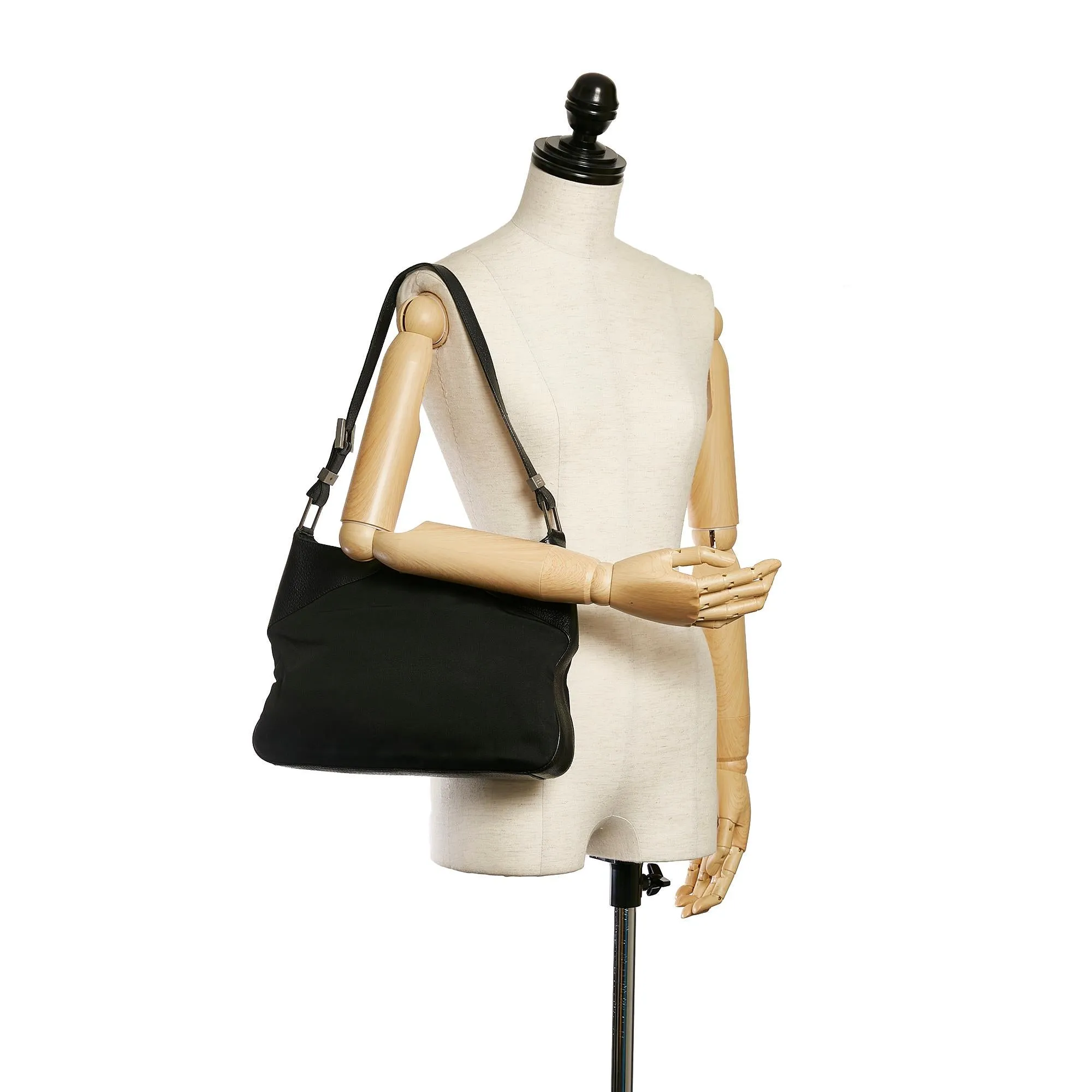 Gucci Nylon Shoulder Bag (SHG-34777)