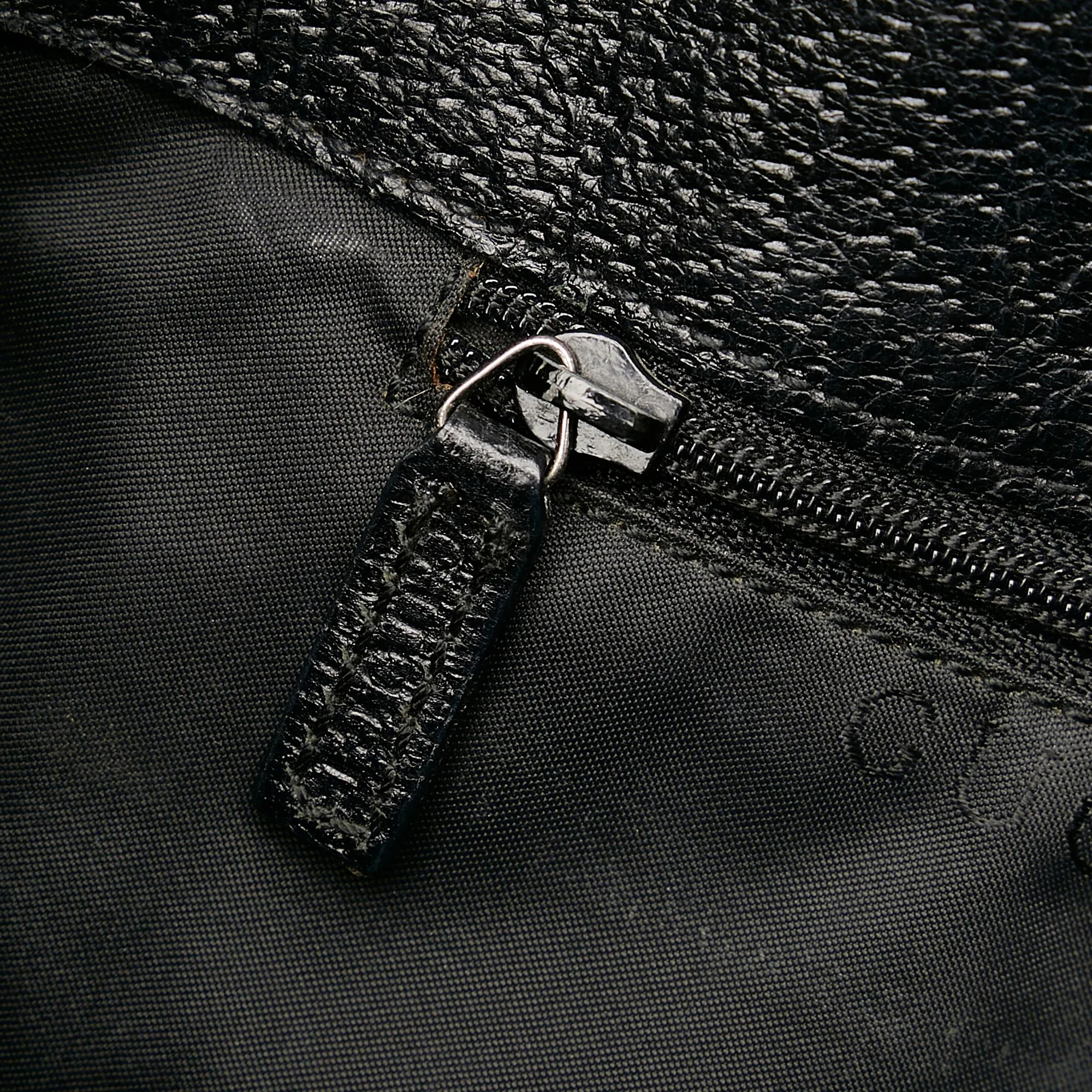 Gucci Nylon Shoulder Bag (SHG-34777)