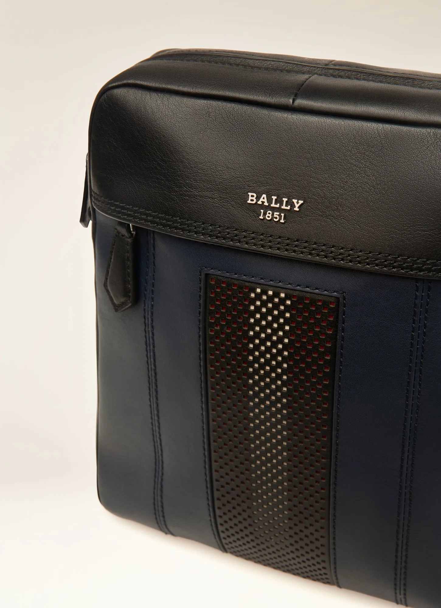 Holm - Cross Body Bag